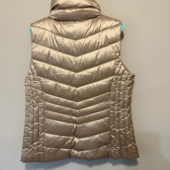 Talbots 'NWT' Metallic Down Puffer Vest With Detachable Faux Fur Collar Size L - Picture 10 of 13
